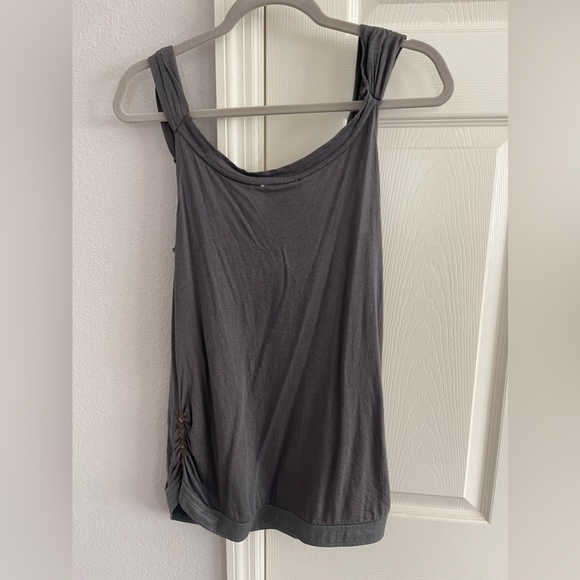 Vintage Patrick Robinson for Target size large tank with embellishments - Picture 5 of 5